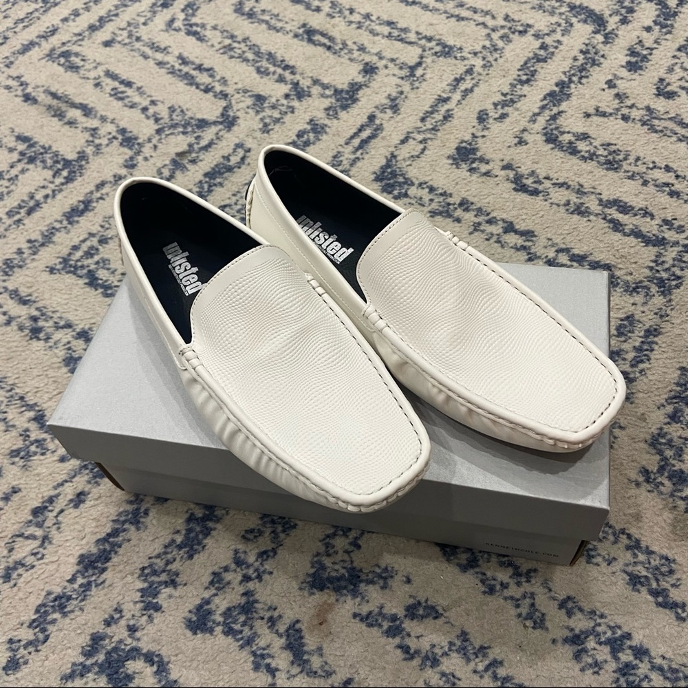 Kenneth Cole Unlisted mens white shoe. Hope Textured Driver size 10